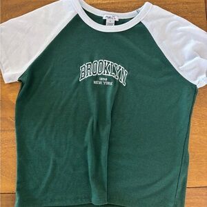 Rue21 Green and White Short Sleeve Raglan Brooklyn New York Tee
